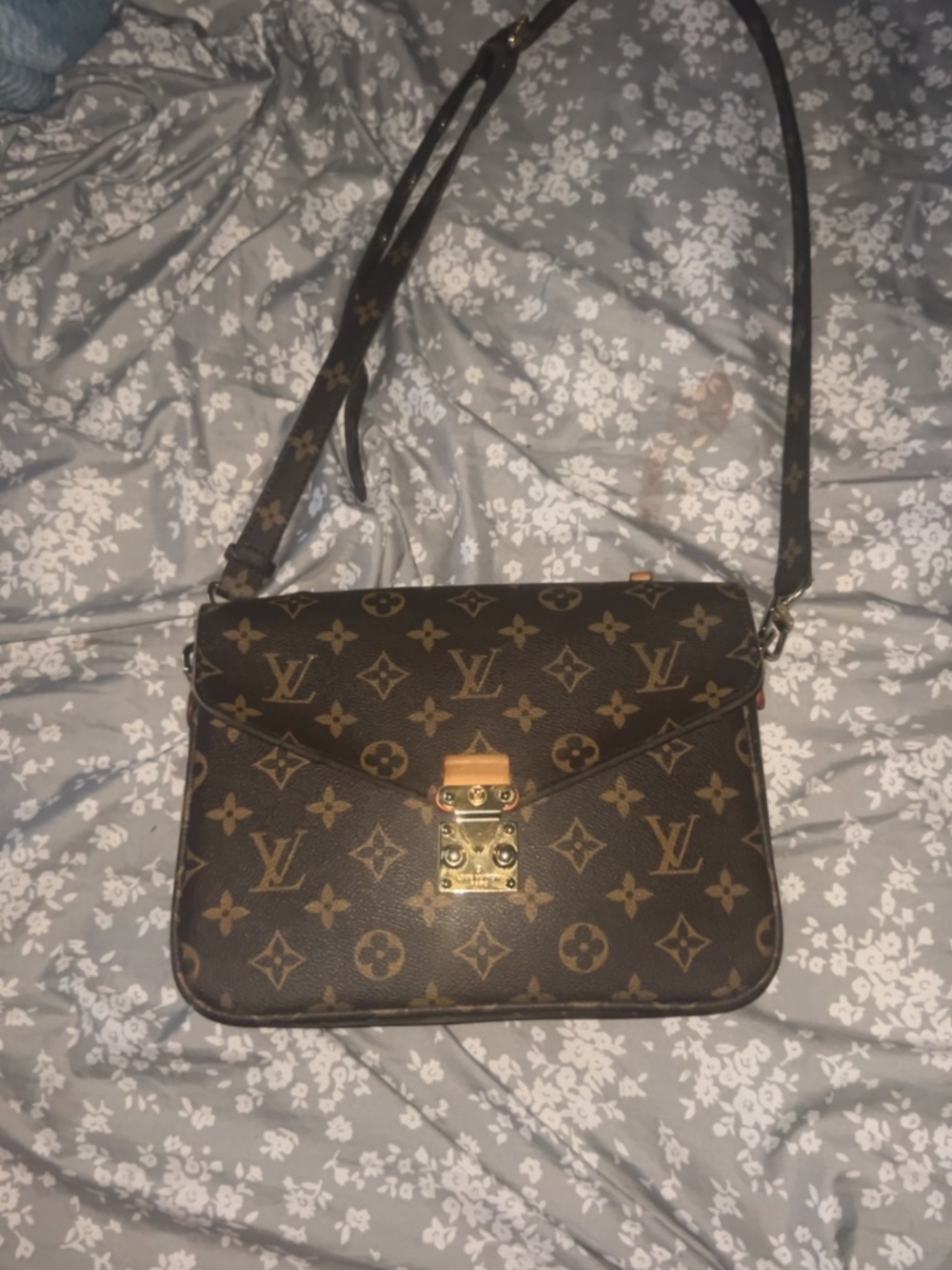 LV purse Pochette Métis 250 (OBO)